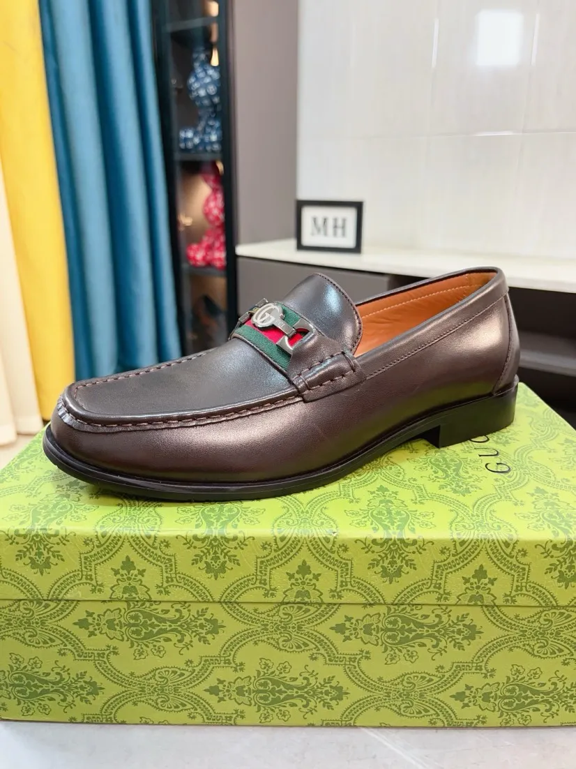 Men's shoes 💰500🌹🌹Niuli [GUCCI Gucci] A new style of formal men's leather shoes is coming~ The original quality upper is made of patent leather imported from Italy, the leather is soft and delicate, comfortable and soft first-layer cowhide lining, rubber wear-resistant outsole, the shoe shape is dignified and domineering, and the luxury charm cannot be concealed! The natural and free nouveau riche leads the trend. Code number: 38-44
